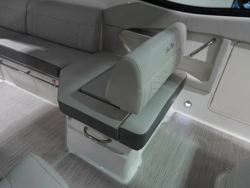 Slide: The Image of Sea Ray Sundancer 320 2026 - 27
