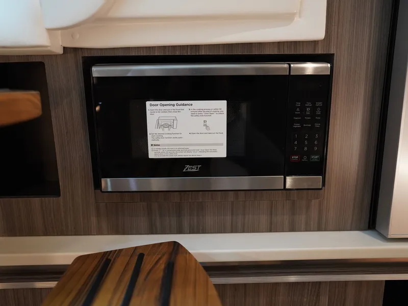 Slide: The Image of Sea Ray Sundancer 320 2026 - 101