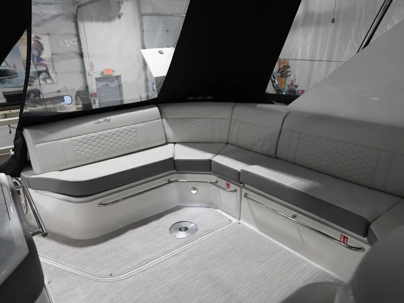 Slide: The Image of Sea Ray Sundancer 320 2026 - 68