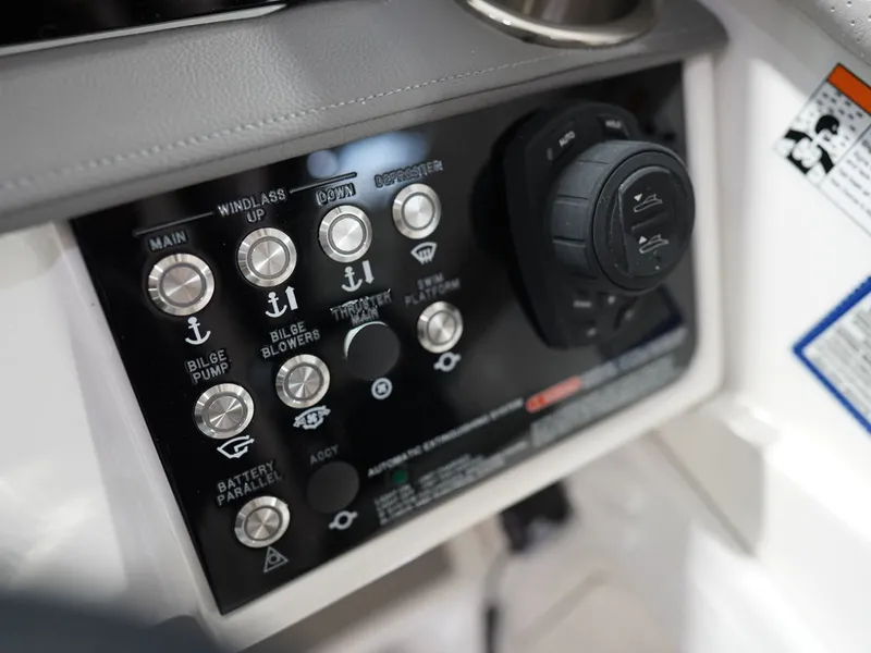 Slide: The Image of Sea Ray Sundancer 320 2026 - 48
