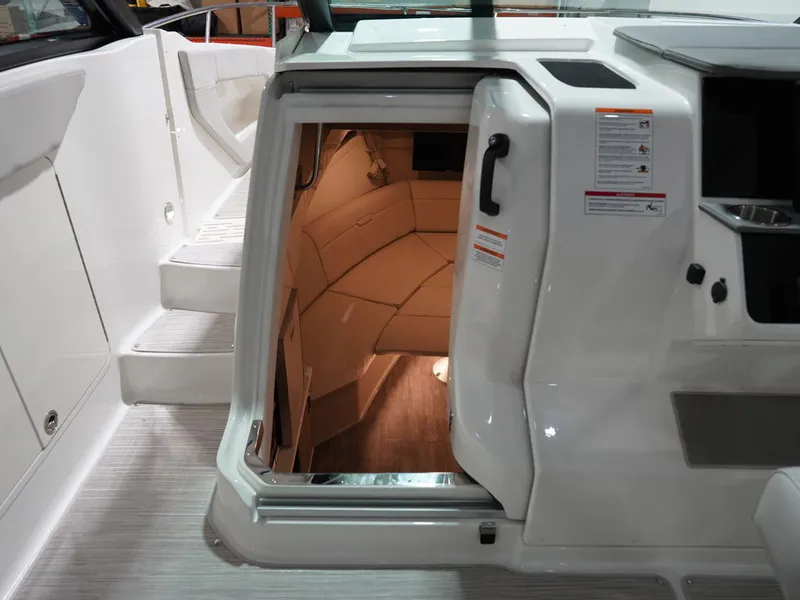 Slide: The Image of Sea Ray Sundancer 320 2026 - 31