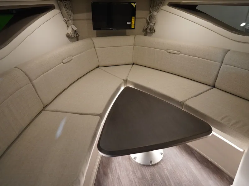 Slide: The Image of Sea Ray Sundancer 320 2026 - 85