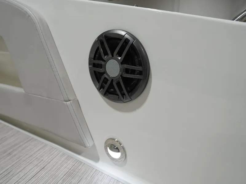 Slide: The Image of Sea Ray Sundancer 320 2026 - 37