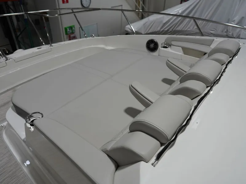 Slide: The Image of Sea Ray Sundancer 320 2026 - 47