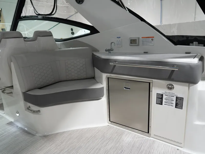 Slide: The Image of Sea Ray Sundancer 320 2026 - 24