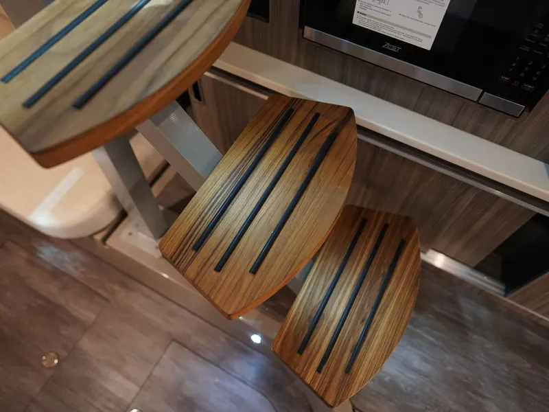 Slide: The Image of Sea Ray Sundancer 320 2026 - 102