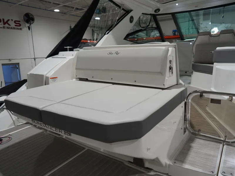 Slide: The Image of Sea Ray Sundancer 320 2026 - 2