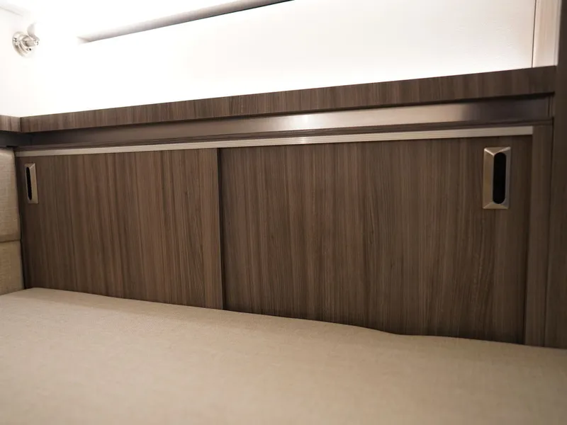 Slide: The Image of Sea Ray Sundancer 320 2026 - 93