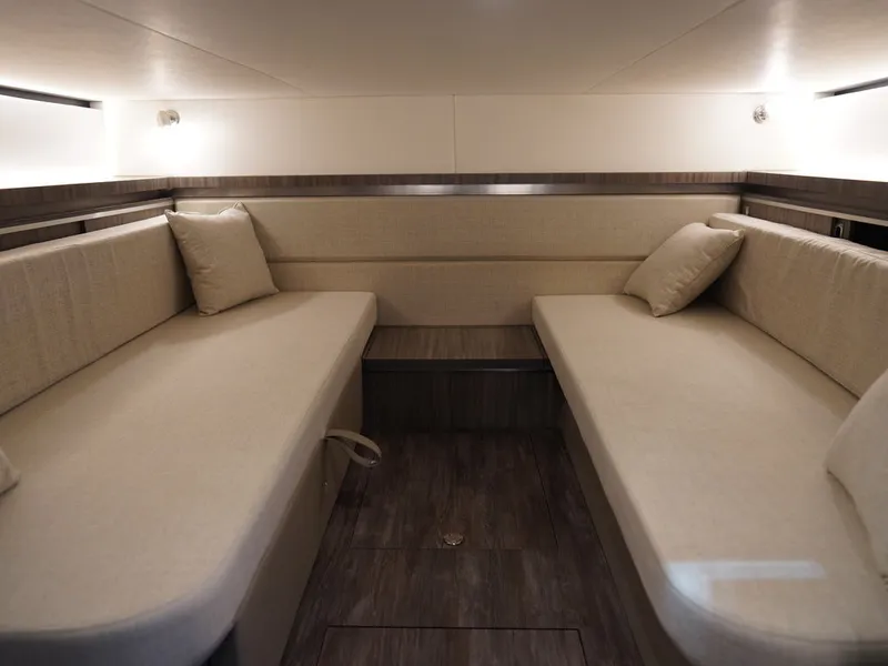 Slide: The Image of Sea Ray Sundancer 320 2026 - 97