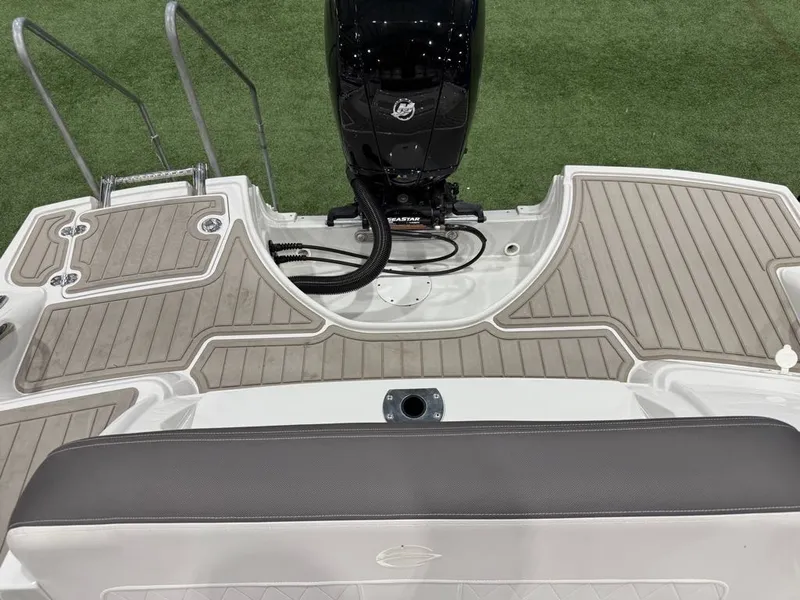 Slide: The Image of Crownline Boats E210 XS 2024 - 19