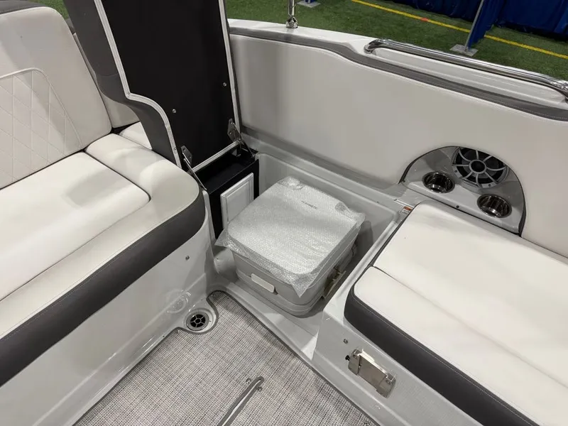 Slide: The Image of Crownline Boats E210 XS 2024 - 18