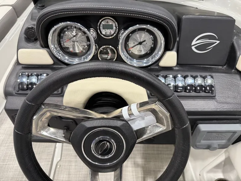 Slide: The Image of Crownline Boats E210 XS 2024 - 20