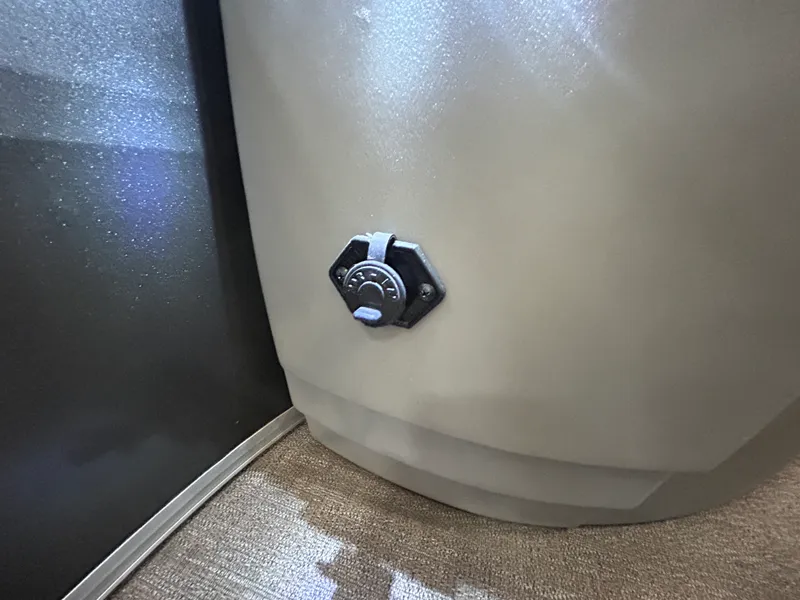 Slide: The Image of Ranger RP 220F 2021 - 13