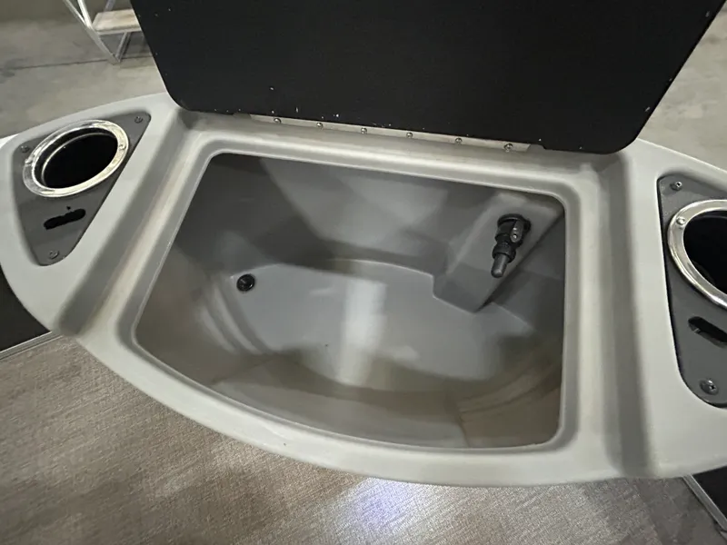 Slide: The Image of Ranger RP 220F 2021 - 15