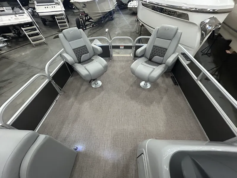 Slide: The Image of Ranger RP 220F 2021 - 17