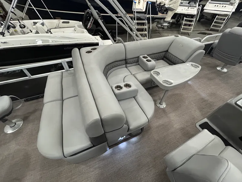 Slide: The Image of Ranger RP 220F 2021 - 28