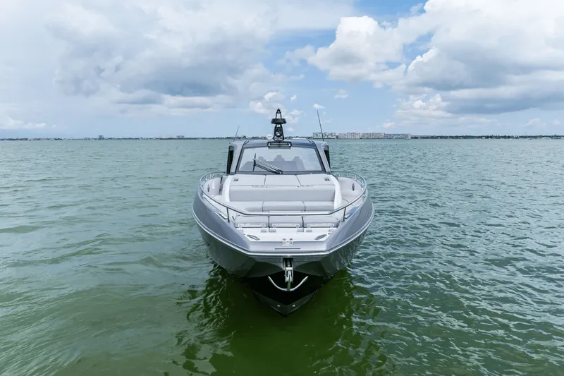 Slide: The Image of Azimut 48 Verve 2026 - 15