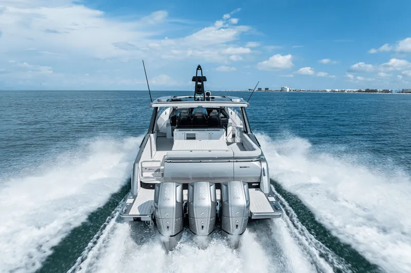 Slide: The Image of Azimut 48 Verve 2026 - 18