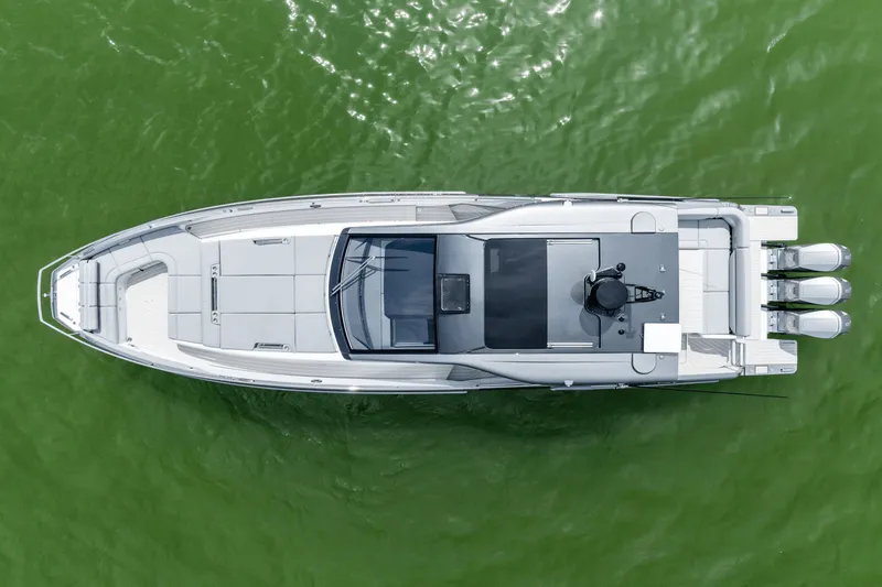 Slide: The Image of Azimut 48 Verve 2026 - 7