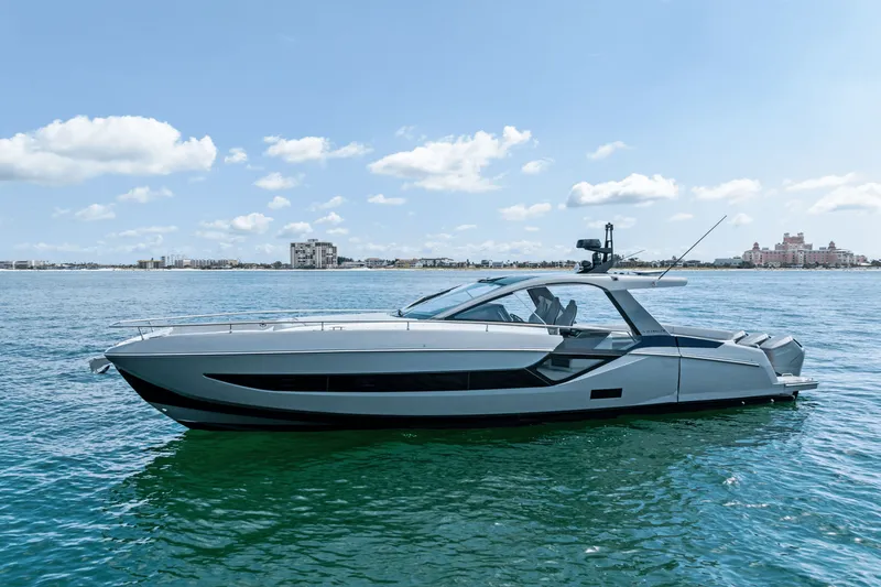 Slide: The Image of Azimut 48 Verve 2026 - 3