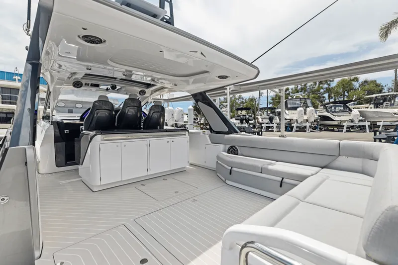 Slide: The Image of Azimut 48 Verve 2026 - 33