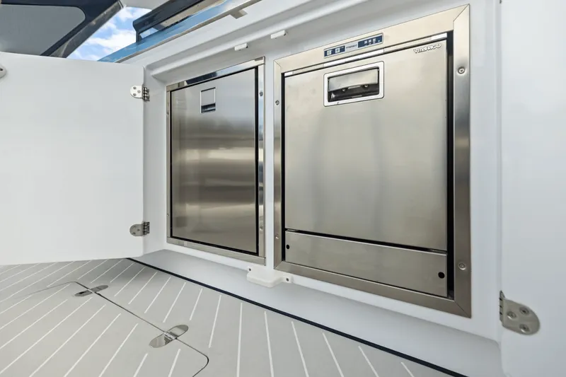 Slide: The Image of Azimut 48 Verve 2026 - 40