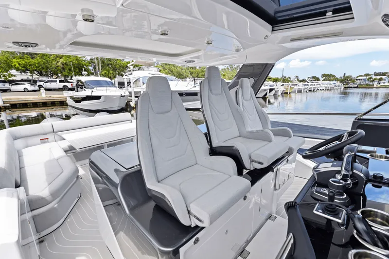 Slide: The Image of Azimut 48 Verve 2026 - 55