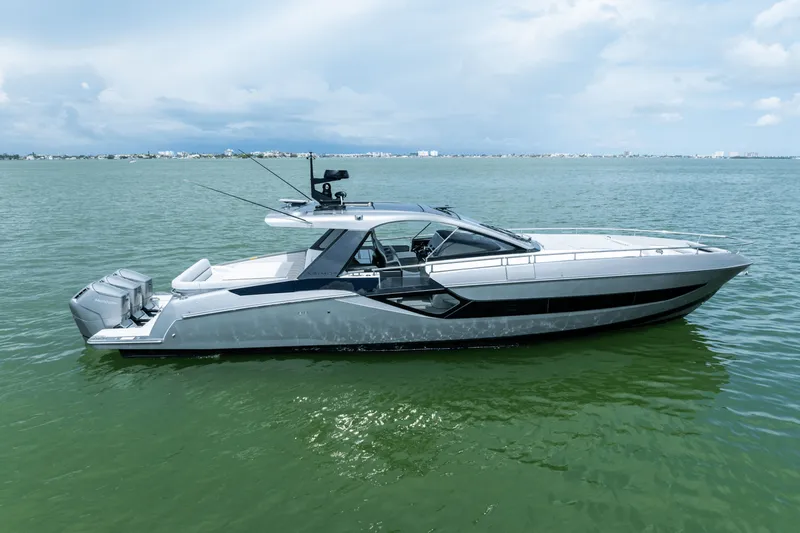 Slide: The Image of Azimut 48 Verve 2026 - 6