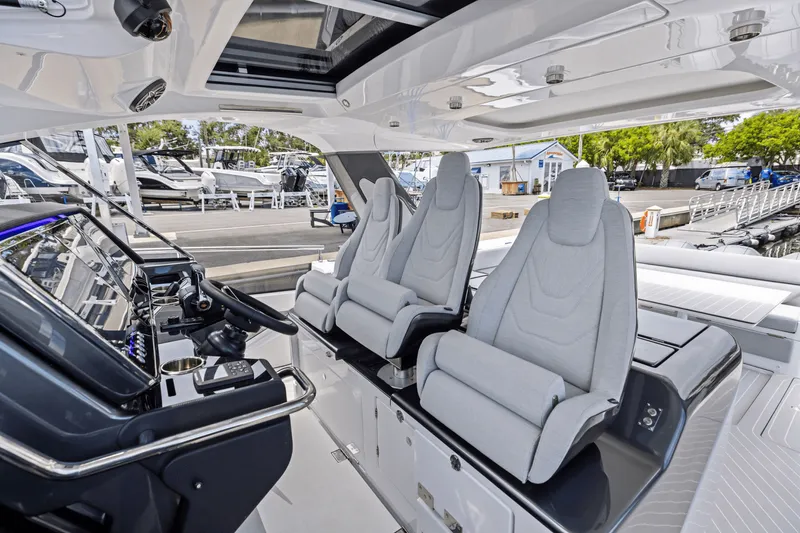 Slide: The Image of Azimut 48 Verve 2026 - 60