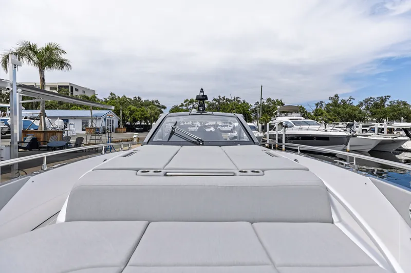 Slide: The Image of Azimut 48 Verve 2026 - 61