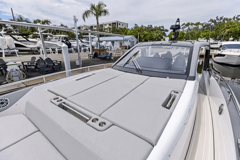 Slide: The Image of Azimut 48 Verve 2026 - 63