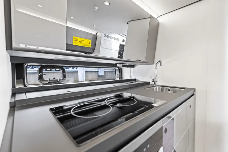 Slide: The Image of Azimut 48 Verve 2026 - 79