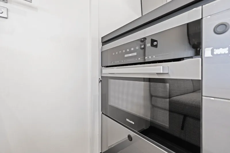 Slide: The Image of Azimut 48 Verve 2026 - 80