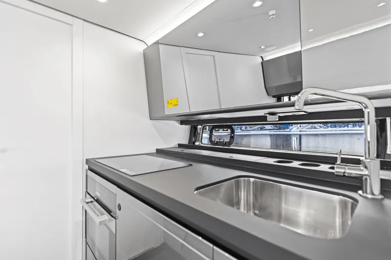 Slide: The Image of Azimut 48 Verve 2026 - 81