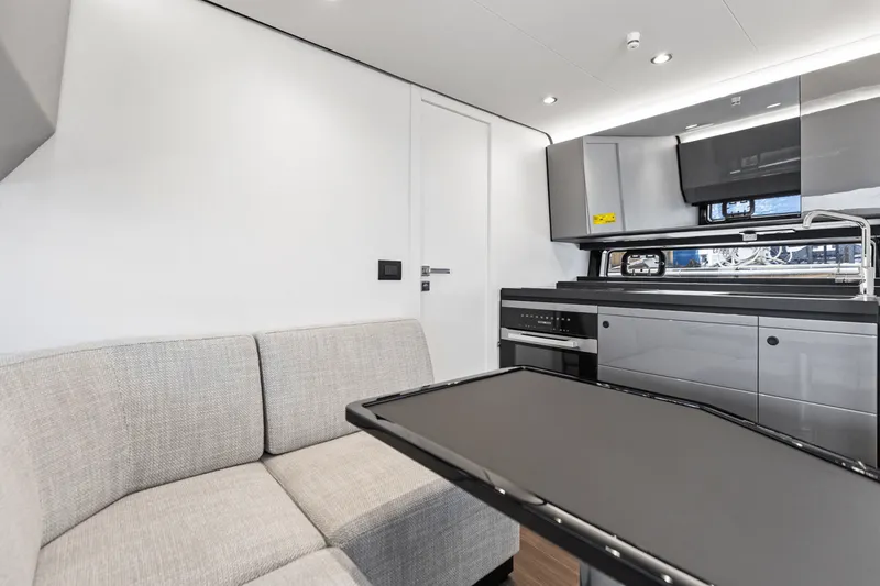 Slide: The Image of Azimut 48 Verve 2026 - 82