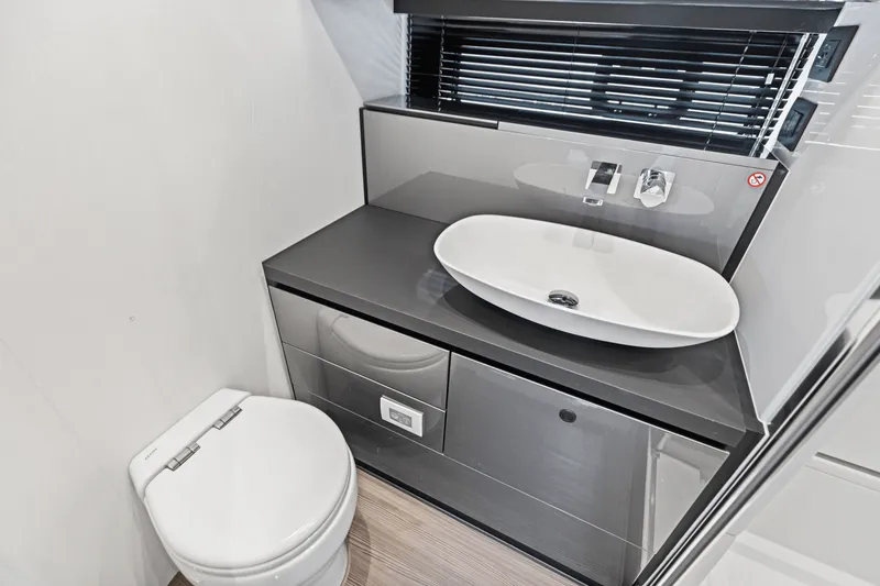 Slide: The Image of Azimut 48 Verve 2026 - 85