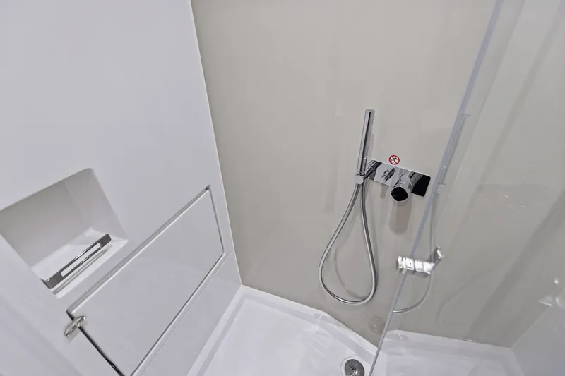 Slide: The Image of Azimut 48 Verve 2026 - 87