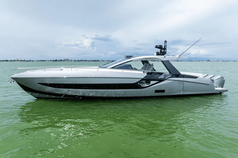 Slide: The Image of Azimut 48 Verve 2026 - 8