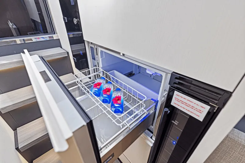 Slide: The Image of Azimut 48 Verve 2026 - 91