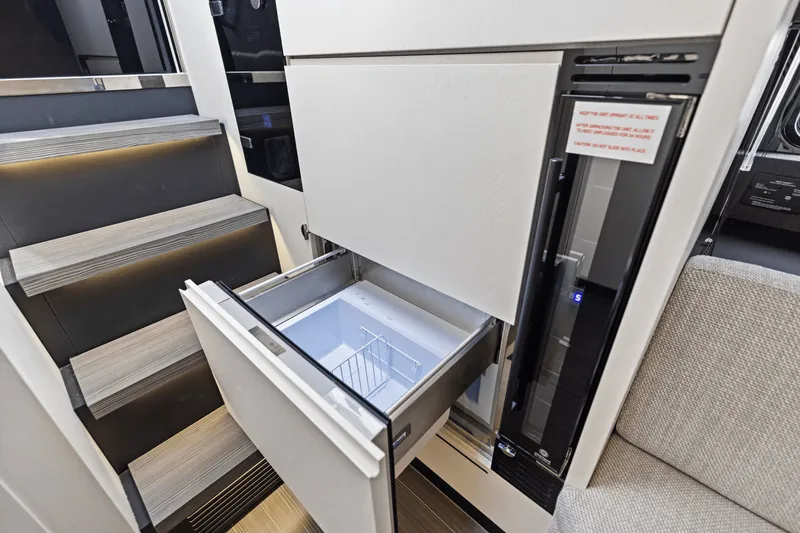 Slide: The Image of Azimut 48 Verve 2026 - 92