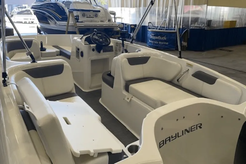 Slide: The Image of Bayliner 180 ELEMENT 2023 - 2