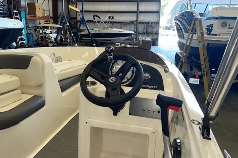 Slide: The Image of Bayliner 180 ELEMENT 2023 - 5