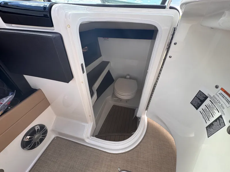 Slide: The Image of Sea Ray 280 SLX 2019 - 17