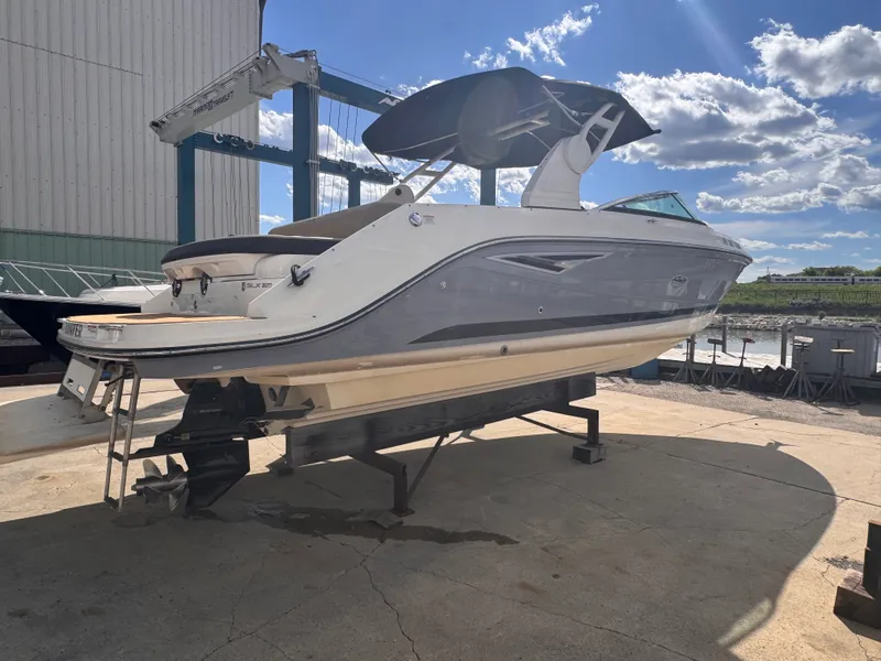 Slide: The Image of Sea Ray 280 SLX 2019 - 18