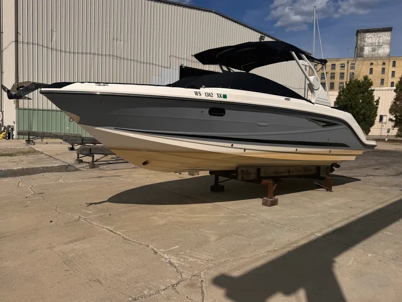 Slide: The Image of Sea Ray 280 SLX 2019 - 3