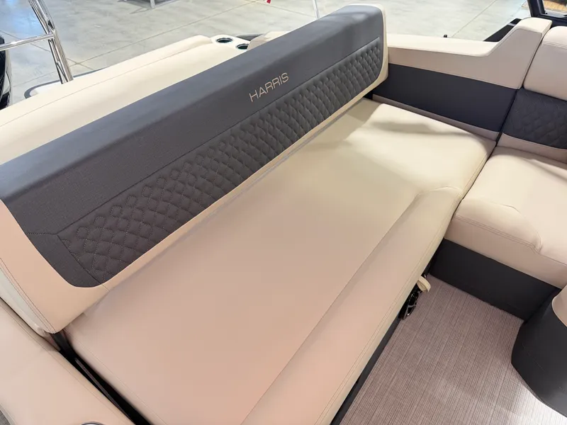 Slide: The Image of Harris Sunliner 230 2026 - 13