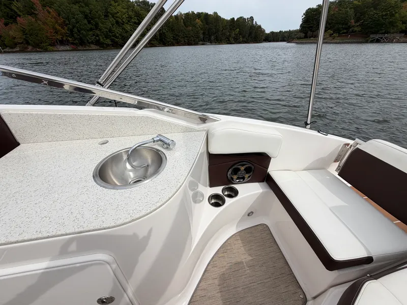 Slide: The Image of Regal 2550 2017 - 15
