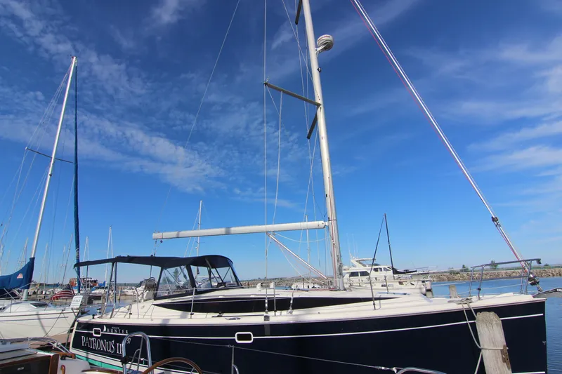The Image of A 2015 Marlow-Hunter 37 sailboat docked in a harbor. The sky is clear and blue. - 0