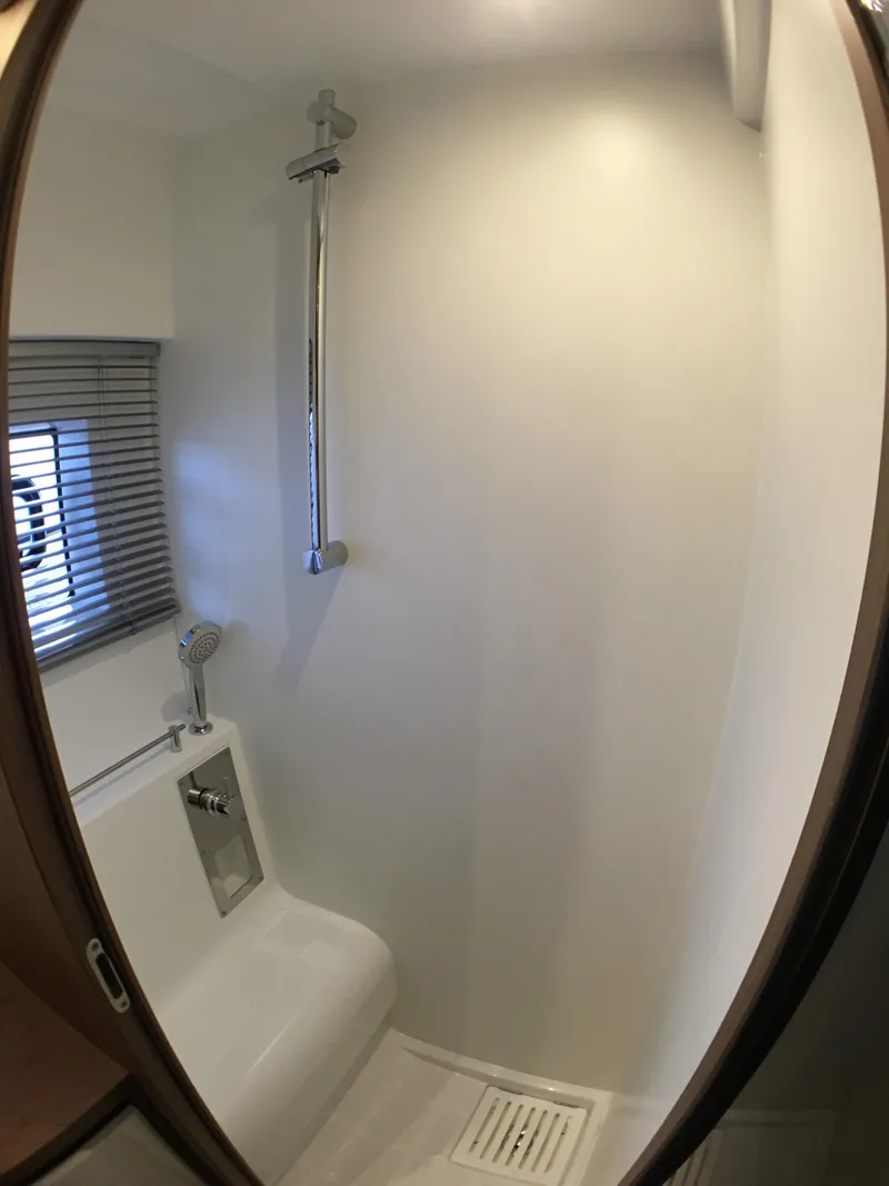Slide: The Image of Shower in Jeanneau Leader 46, year 2017. - 38