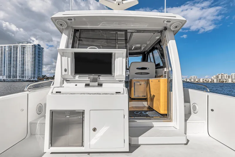 Slide: The Image of Ocean Alexander 45 DIVERGENCE COUPE 2021 - 11